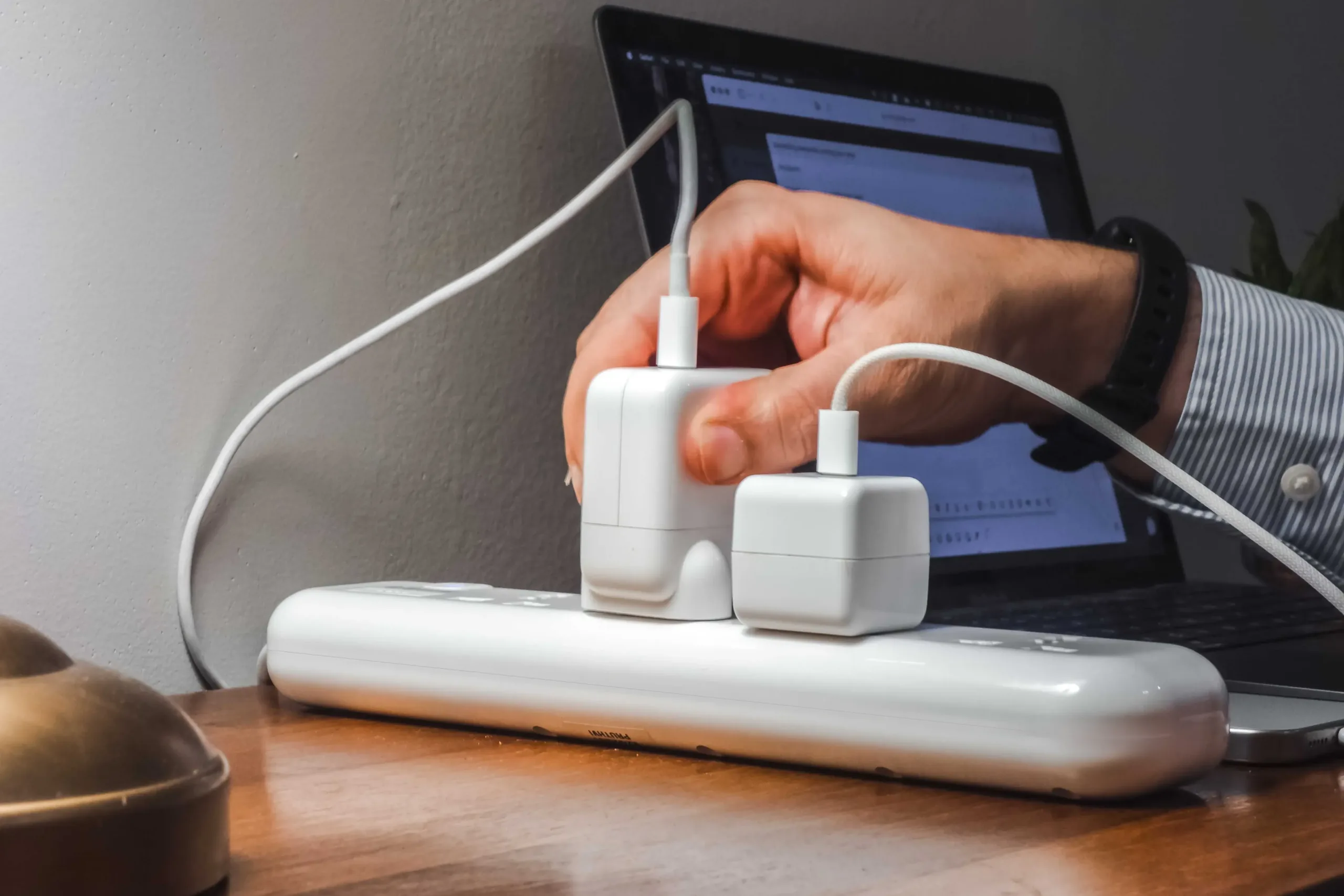 Heavy-duty extension board OOME heavy-duty extension board, designed for high power capacity and durability, perfect for home and office use with multiple devices.